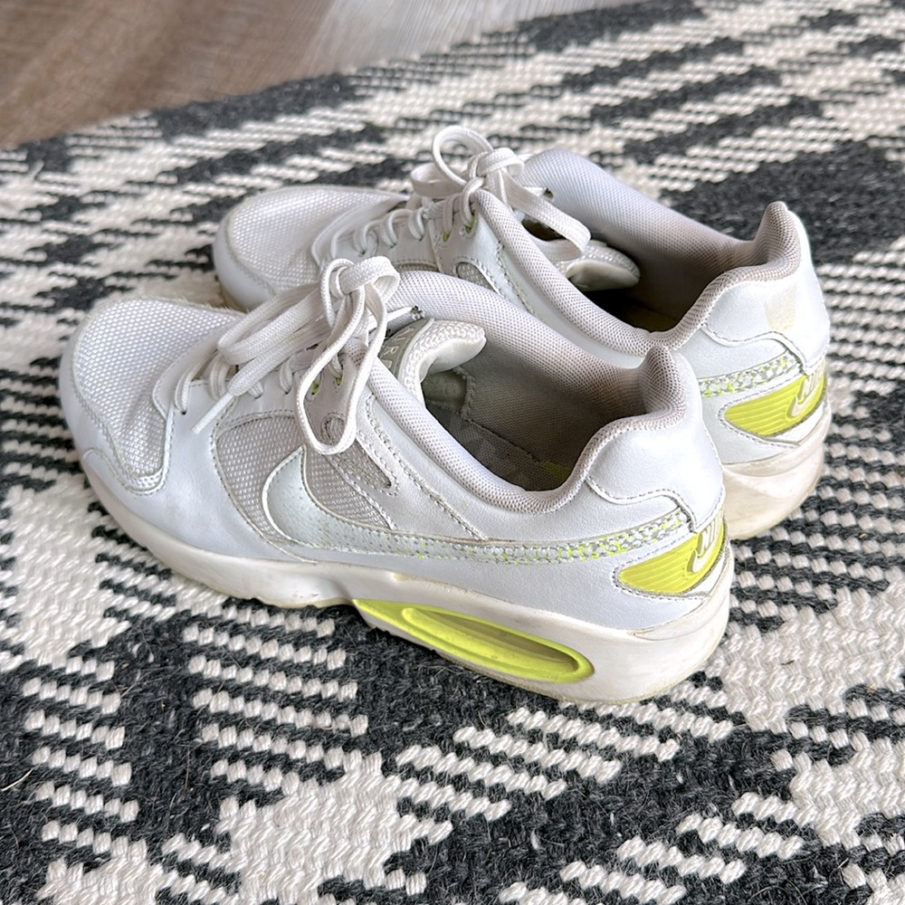 Nike Air Max Coliseum RCR Vintage Tennis Shoe - Picture 4 of 12